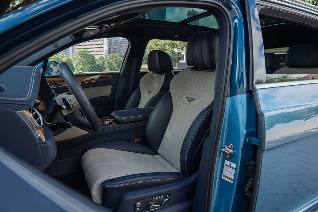 2025 Bentley Bentayga - Image 8 of 22