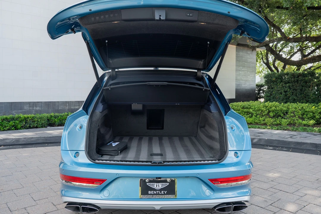 2025 Bentley Bentayga - Image 15 of 22