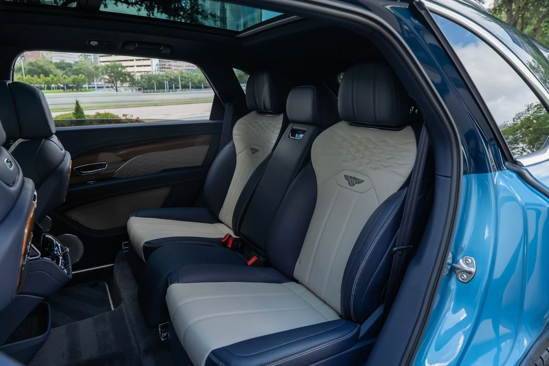 2025 Bentley Bentayga - Image 11 of 22