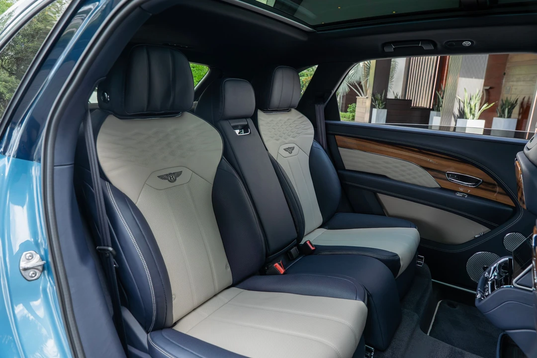 2025 Bentley Bentayga - Image 19 of 22