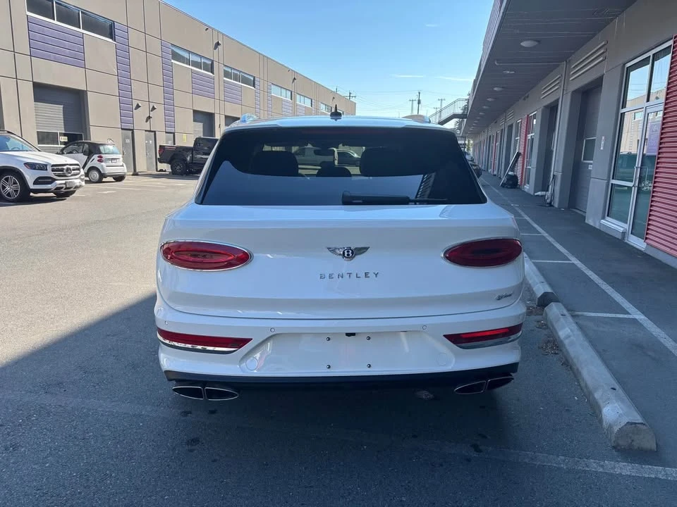 2025 Bentley Bentayga - Image 4 of 12
