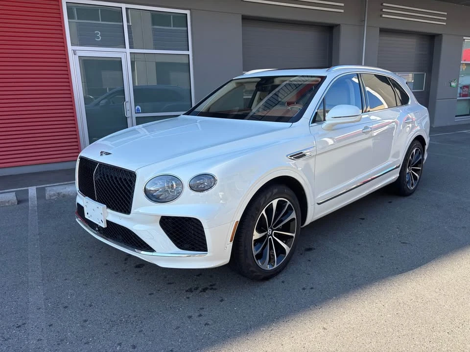 2025 Bentley Bentayga - Image 2 of 12