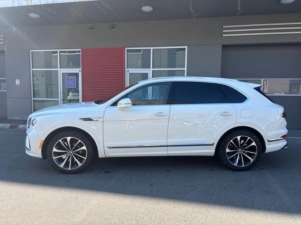 2025 Bentley Bentayga - Image 3 of 12