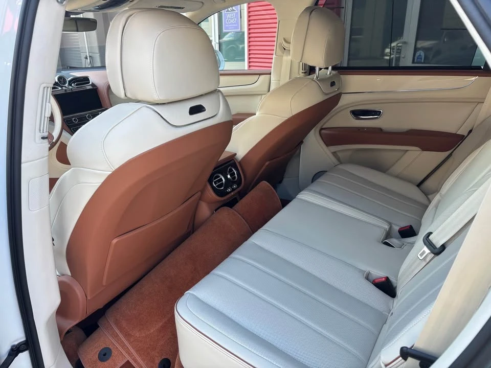 2025 Bentley Bentayga - Image 10 of 12