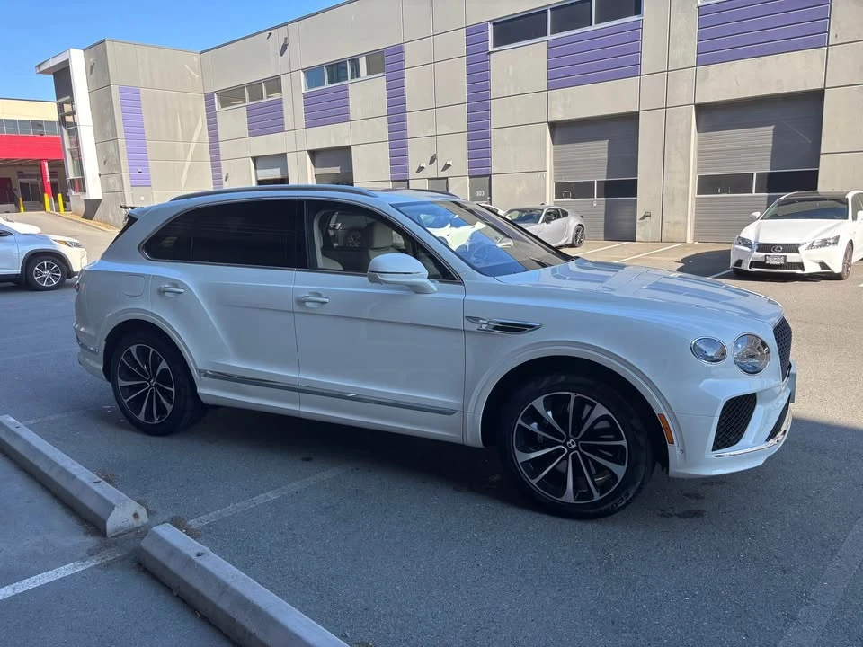 2025 Bentley Bentayga - Image 6 of 12
