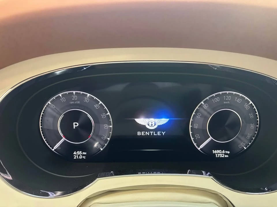 2025 Bentley Bentayga - Image 12 of 12