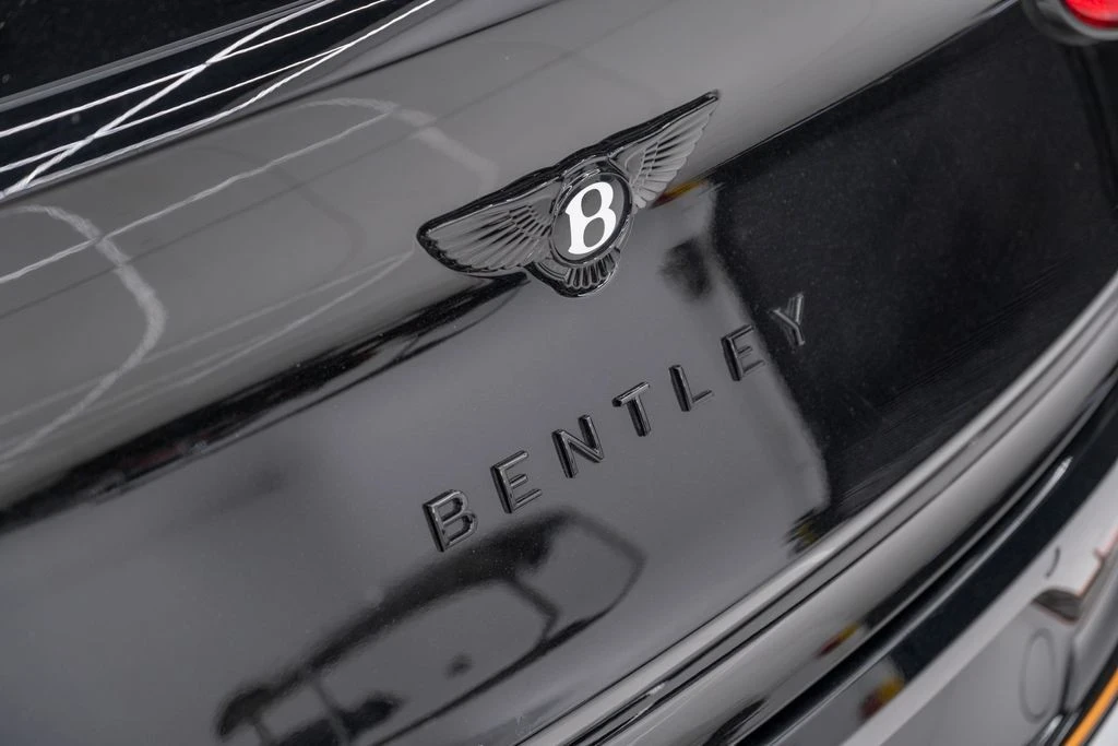 2025 Bentley Bentayga - Image 17 of 21