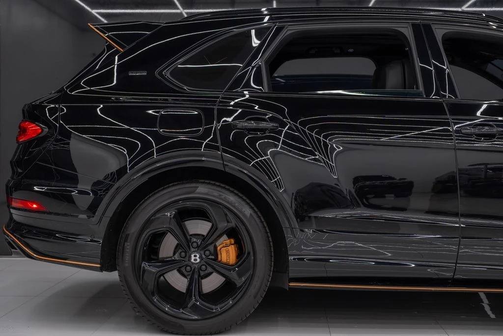2025 Bentley Bentayga - Image 7 of 21