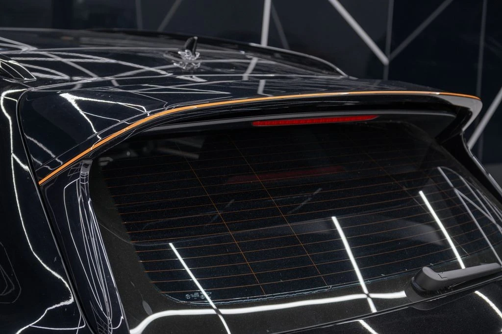 2025 Bentley Bentayga - Image 15 of 21