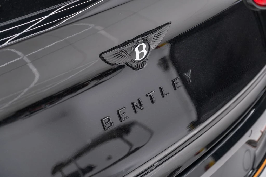 2025 Bentley Bentayga - Image 17 of 21
