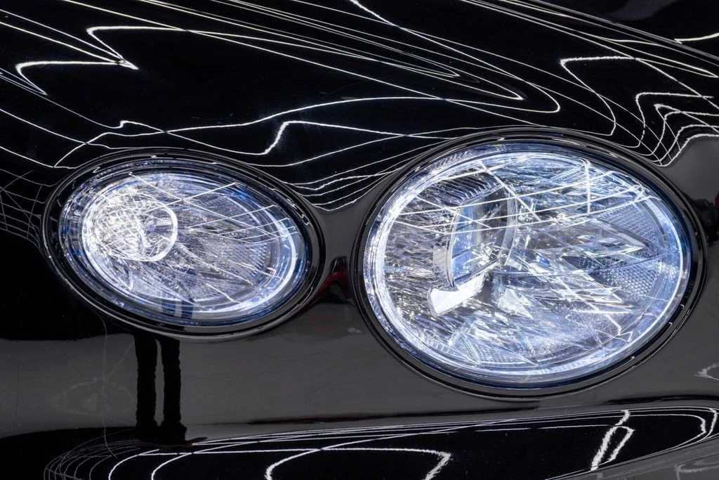 2025 Bentley Bentayga - Image 20 of 21