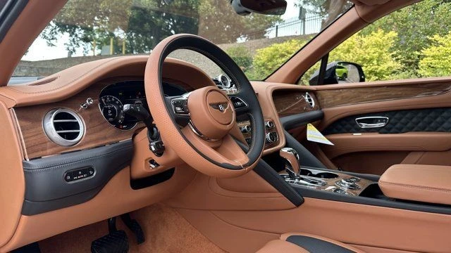 2025 Bentley Bentayga - Image 19 of 21