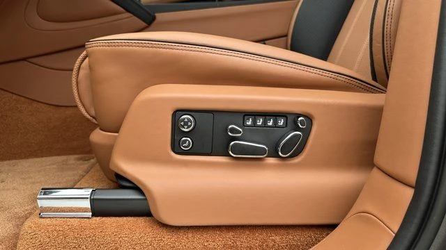 2025 Bentley Bentayga - Image 21 of 21