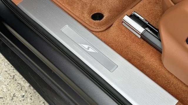 2025 Bentley Bentayga - Image 18 of 21