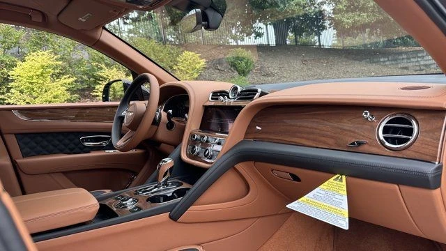 2025 Bentley Bentayga - Image 3 of 21