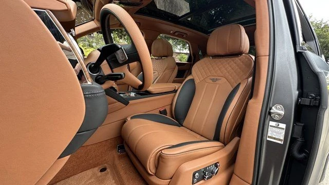 2025 Bentley Bentayga - Image 20 of 21