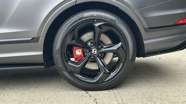 2025 Bentley Bentayga - Image 9 of 21