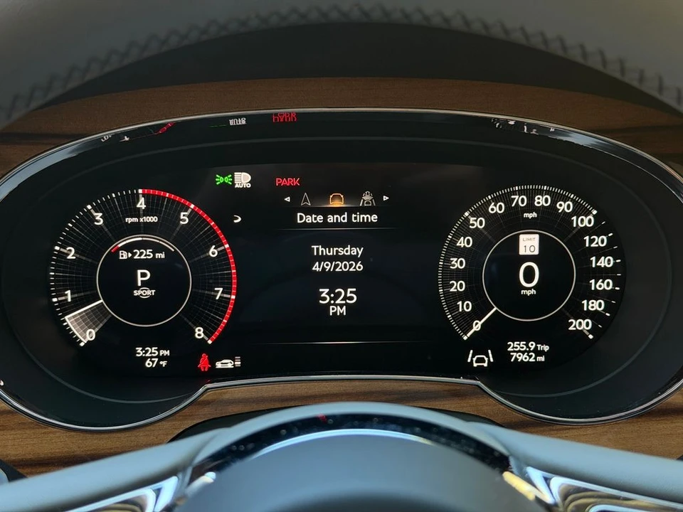 2025 Bentley Bentayga - Image 20 of 31