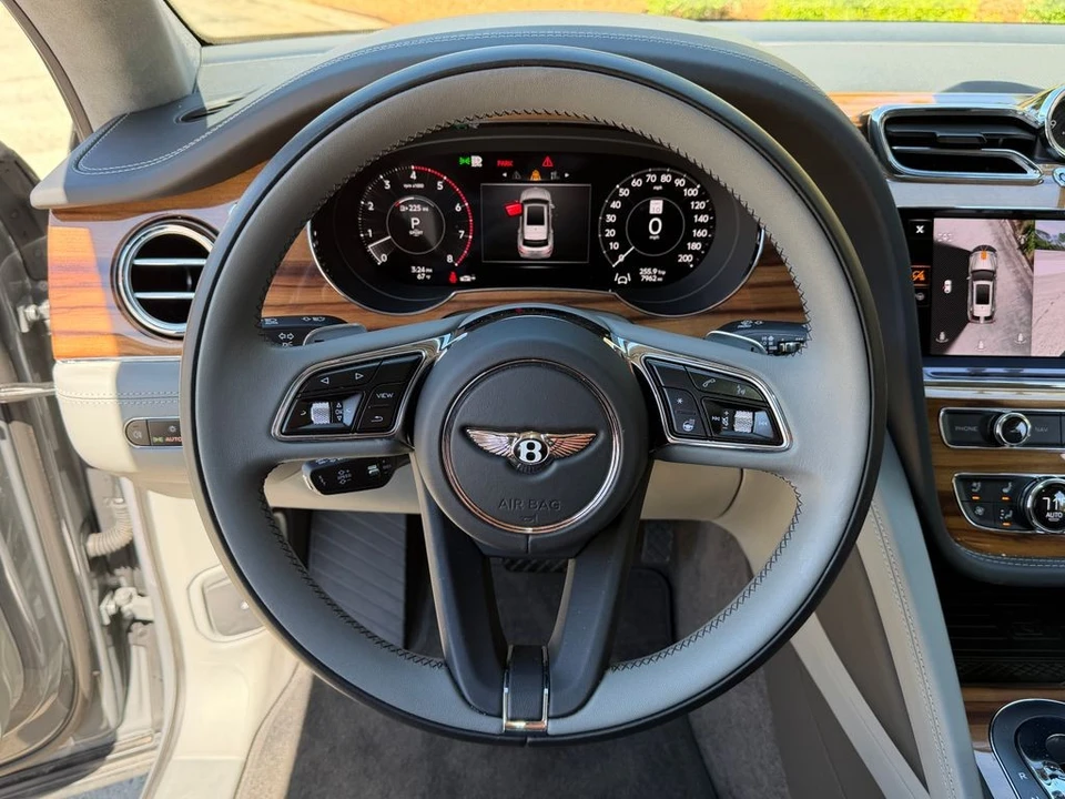 2025 Bentley Bentayga - Image 20 of 21