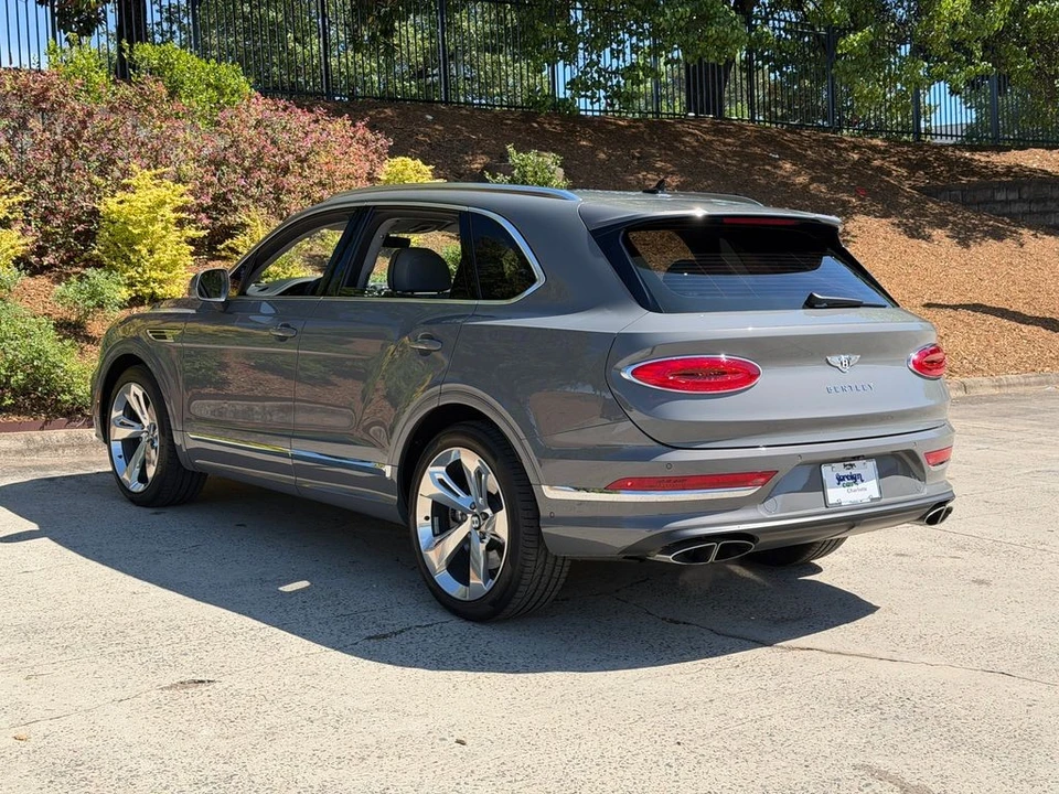 2025 Bentley Bentayga - Image 3 of 31