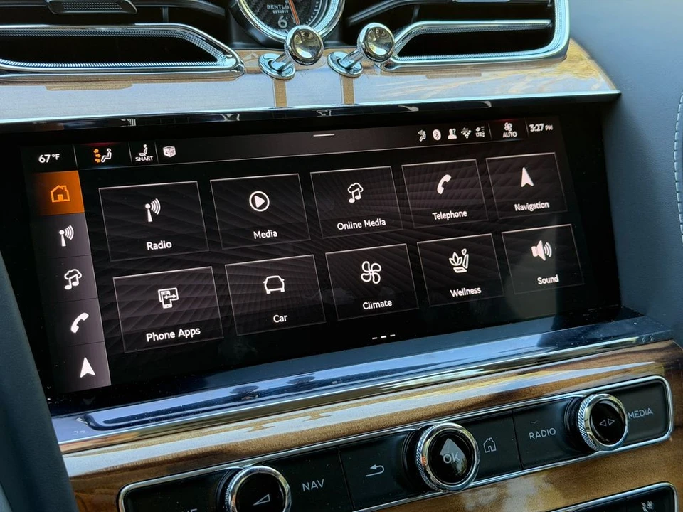 2025 Bentley Bentayga - Image 25 of 31