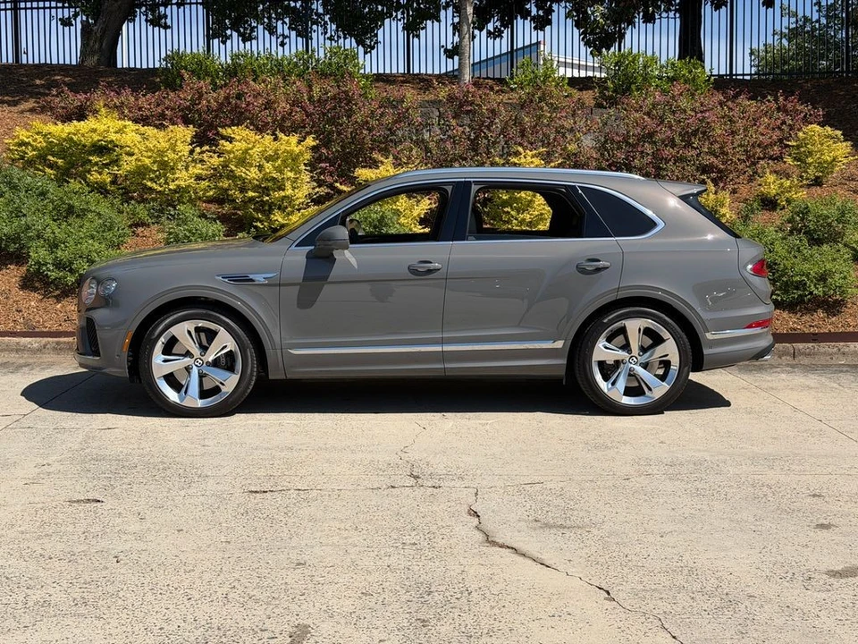 2025 Bentley Bentayga - Image 12 of 21