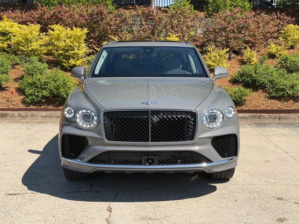 2025 Bentley Bentayga - Image 12 of 21