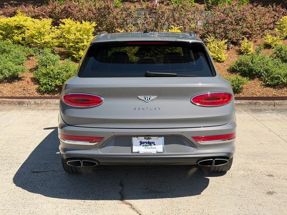 2025 Bentley Bentayga - Image 9 of 31