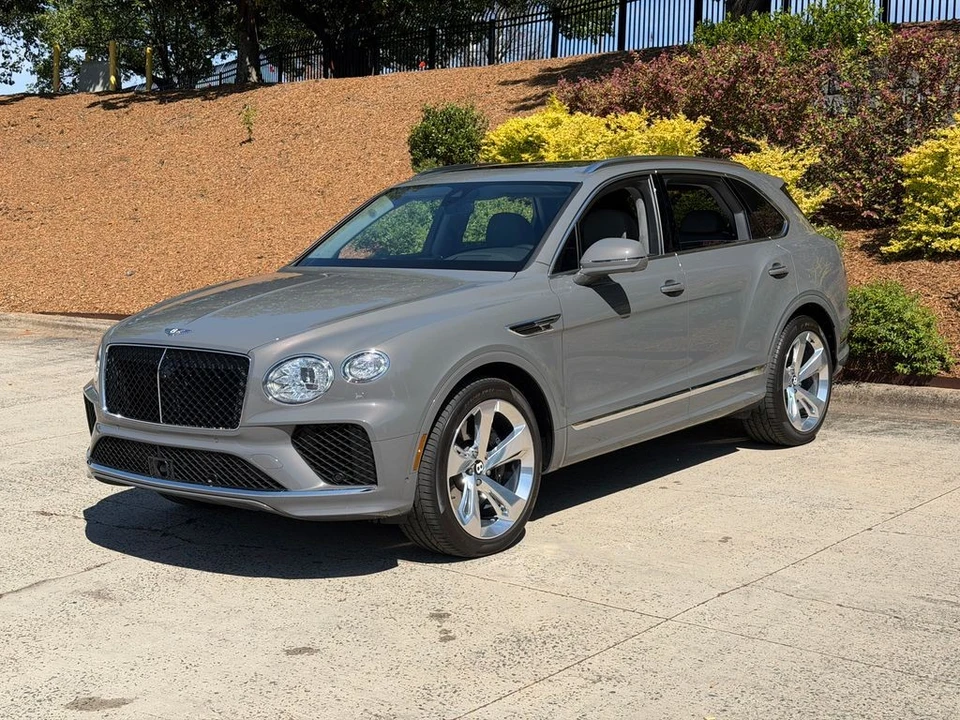 2025 Bentley Bentayga - Image 11 of 31