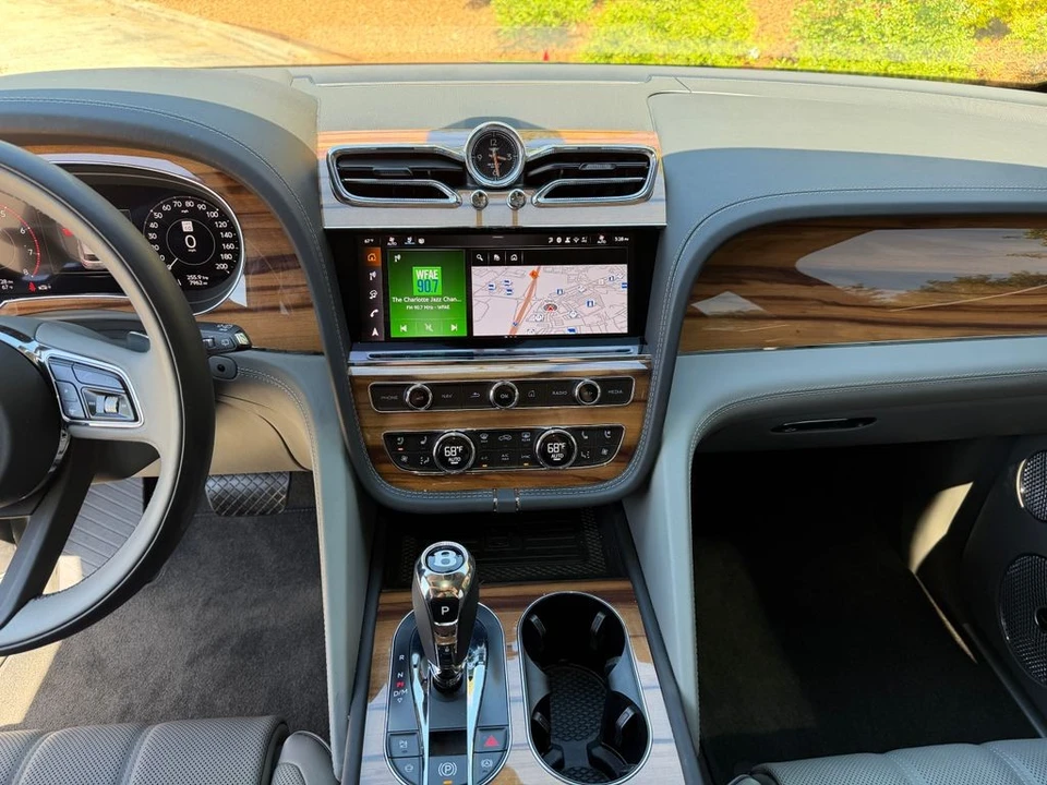 2025 Bentley Bentayga - Image 5 of 21