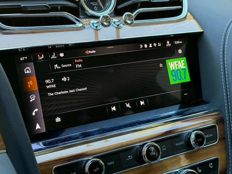 2025 Bentley Bentayga - Image 22 of 31