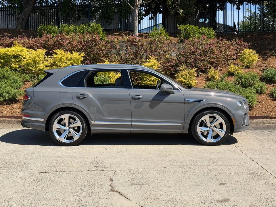 2025 Bentley Bentayga - Image 7 of 21