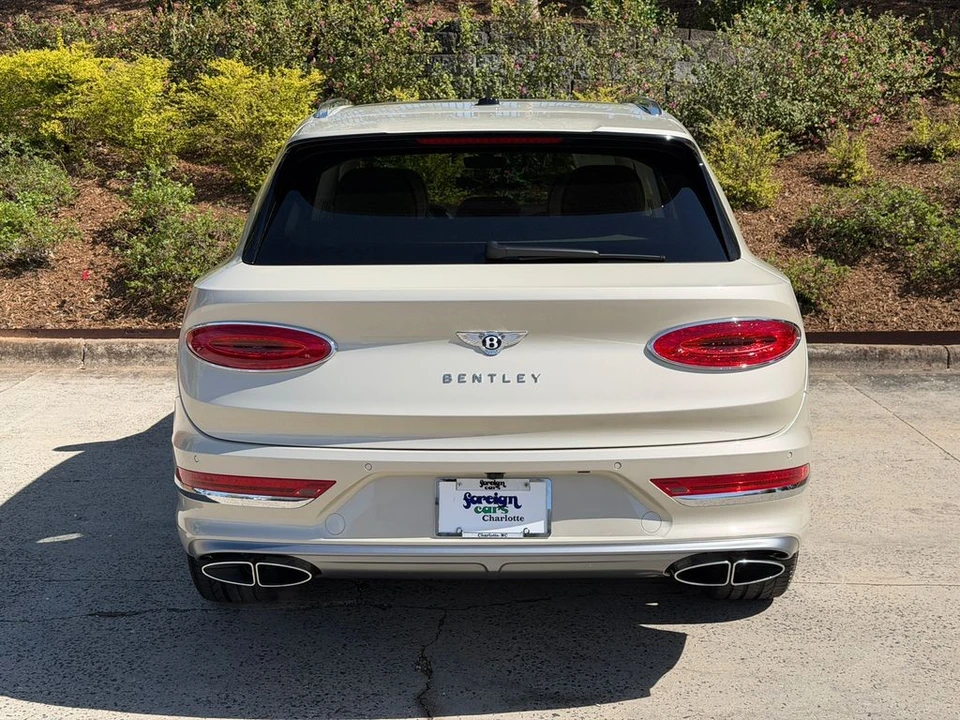 2025 Bentley Bentayga - Image 11 of 21