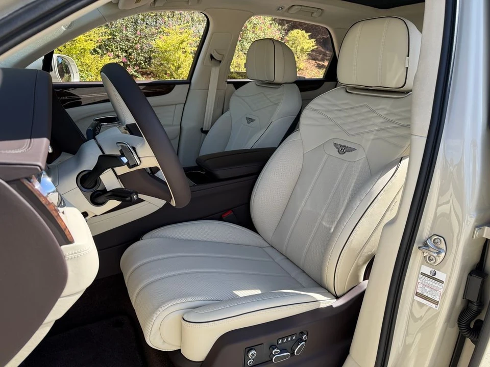 2025 Bentley Bentayga - Image 21 of 21