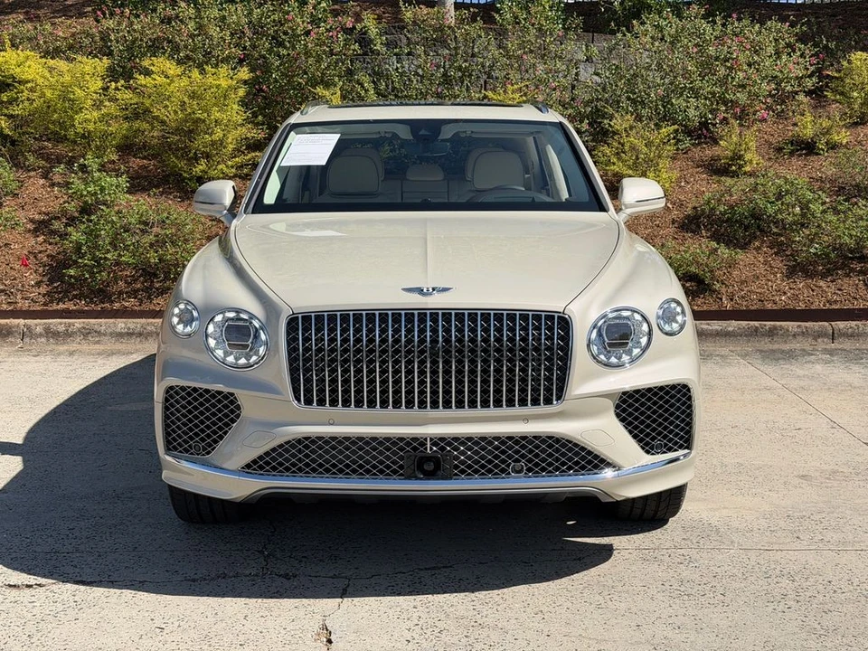 2025 Bentley Bentayga - Image 13 of 21