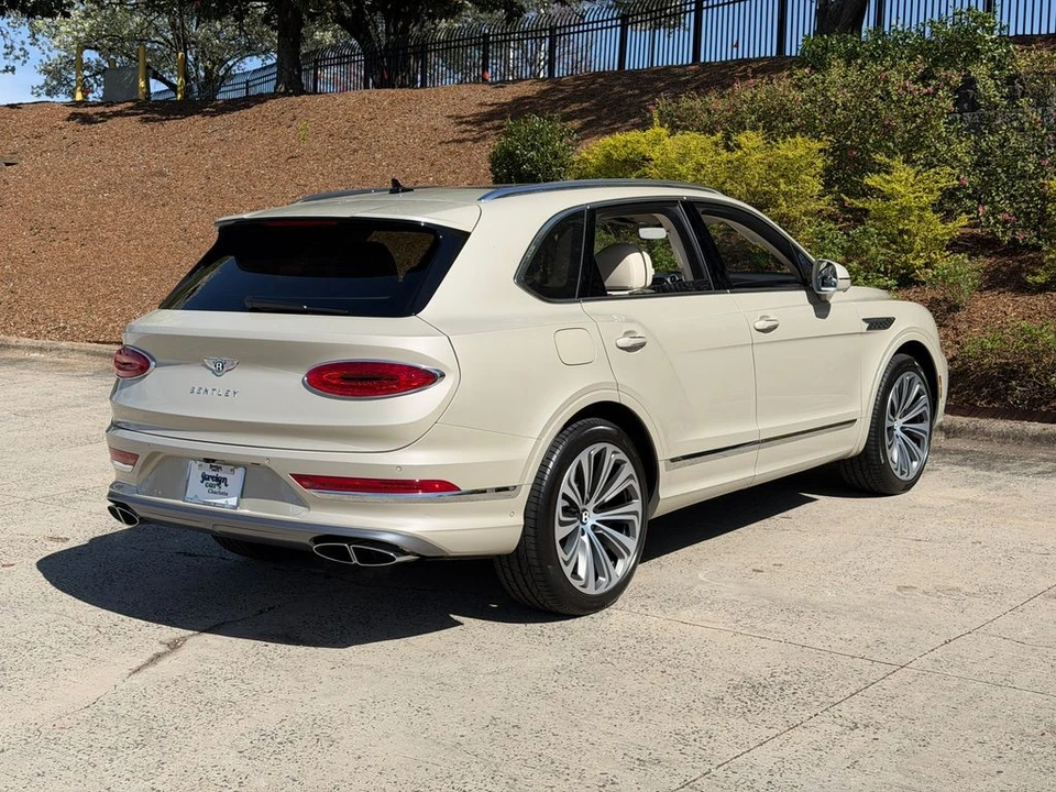 2025 Bentley Bentayga - Image 10 of 21