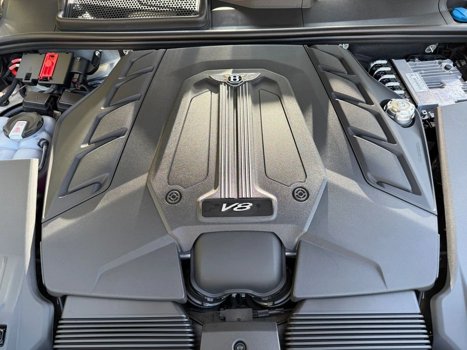 2025 Bentley Bentayga - Image 14 of 21
