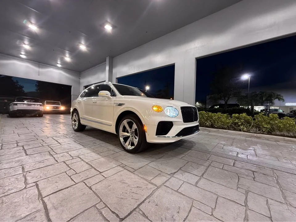 2025 Bentley Bentayga - Image 4 of 20