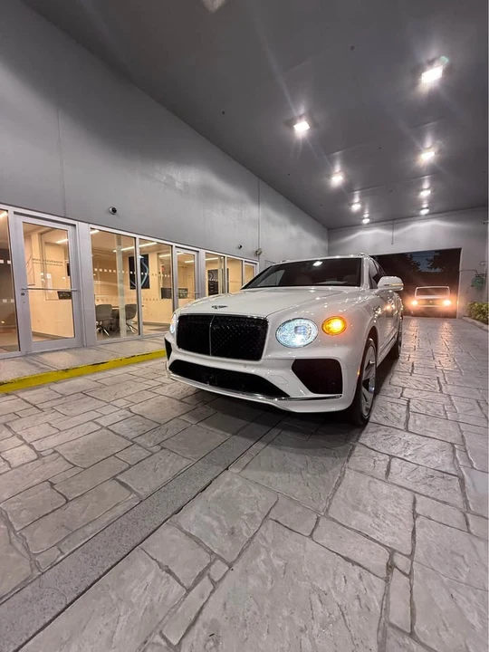 2025 Bentley Bentayga - Image 10 of 20