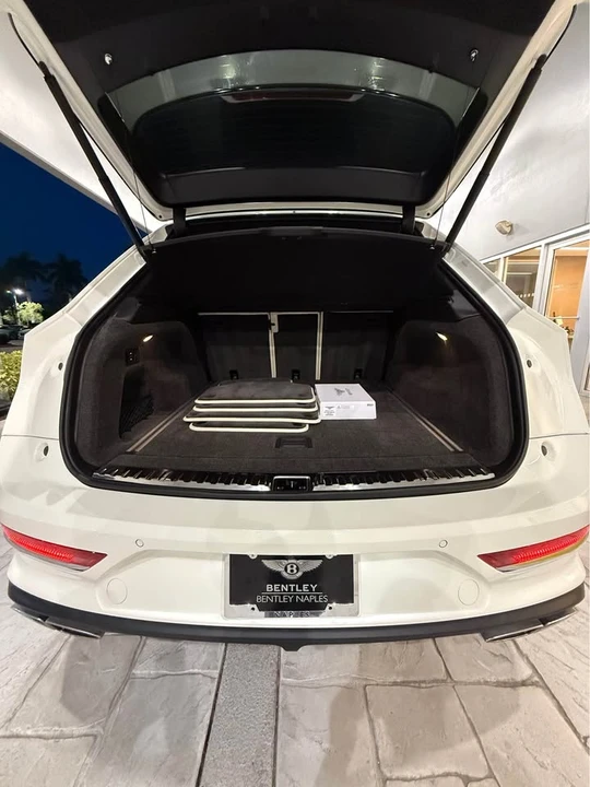 2025 Bentley Bentayga - Image 20 of 20