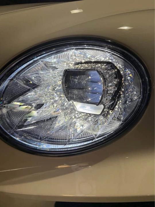 2025 Bentley Bentayga - Image 2 of 20
