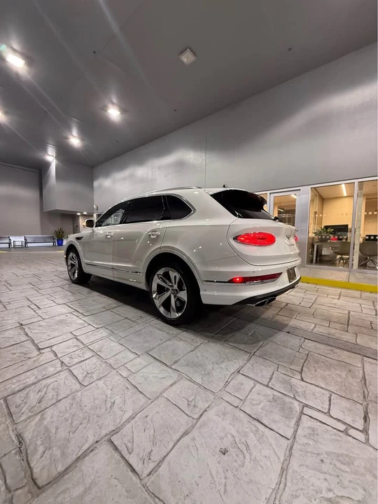 2025 Bentley Bentayga - Image 5 of 20