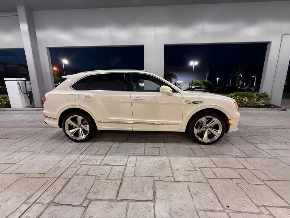 2025 Bentley Bentayga - Image 7 of 20