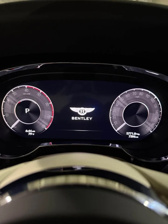 2025 Bentley Bentayga - Image 12 of 20