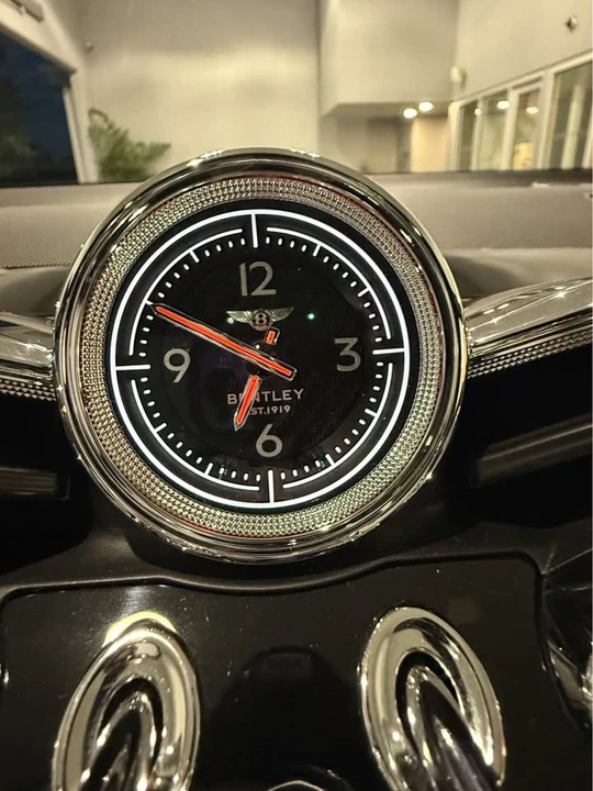 2025 Bentley Bentayga - Image 16 of 20