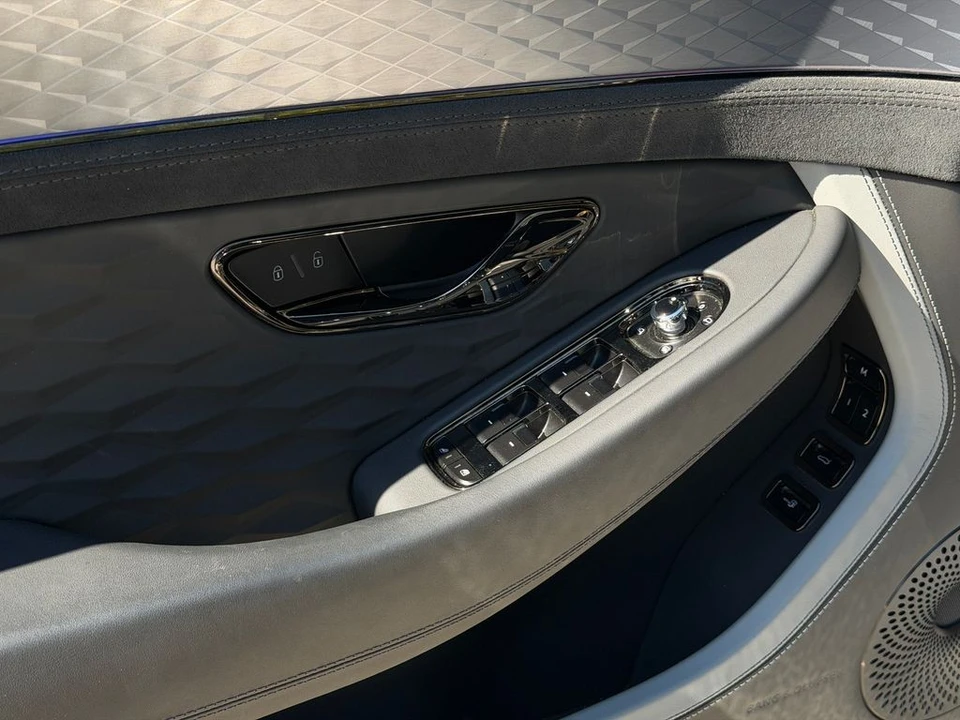 2025 Bentley Continental GT 4th Gen - Image 17 of 31