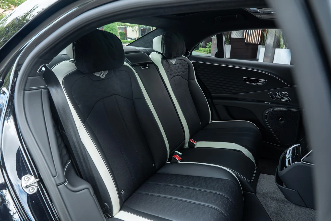 2025 Bentley - Image 19 of 22