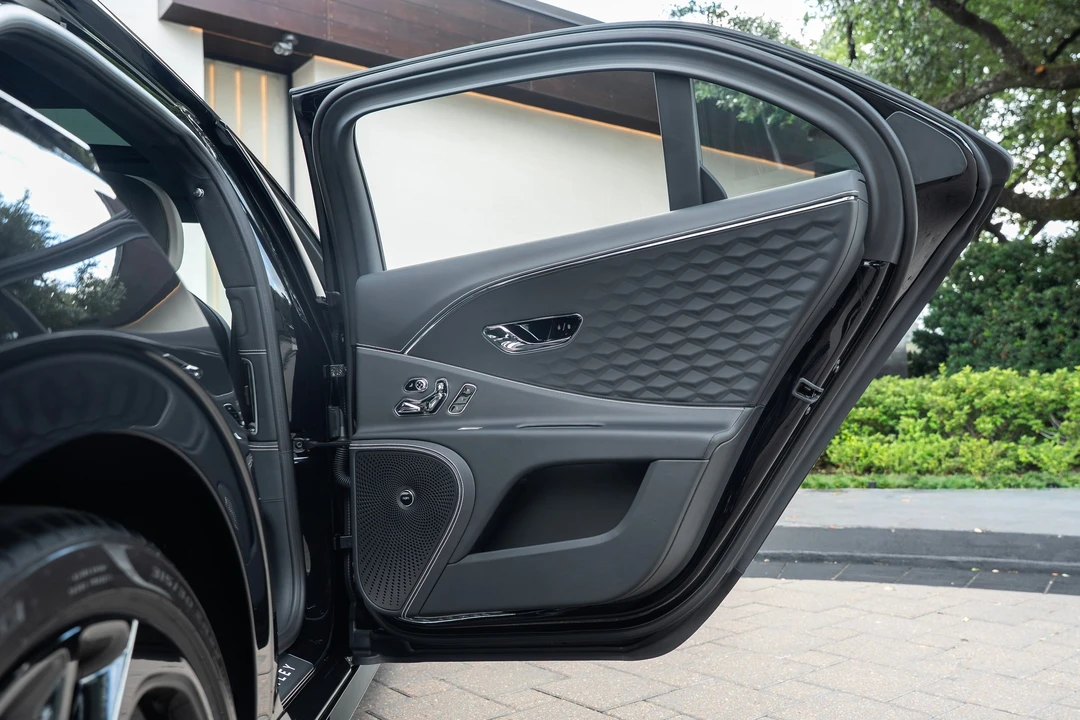 2025 Bentley - Image 18 of 22