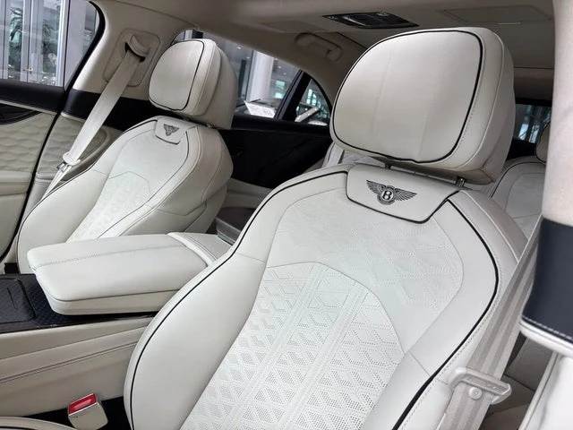 2025 Bentley Continental GT Speed 4th Gen - Image 12 of 20