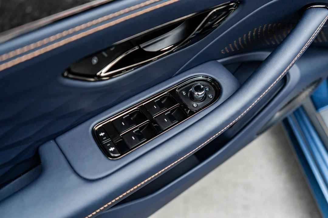 2025 Bentley Continental - Image 25 of 31